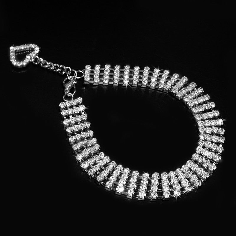 Collier pour animaux en strass à quatre rangées pour chiens et chats avec chaîne en forme de cœur