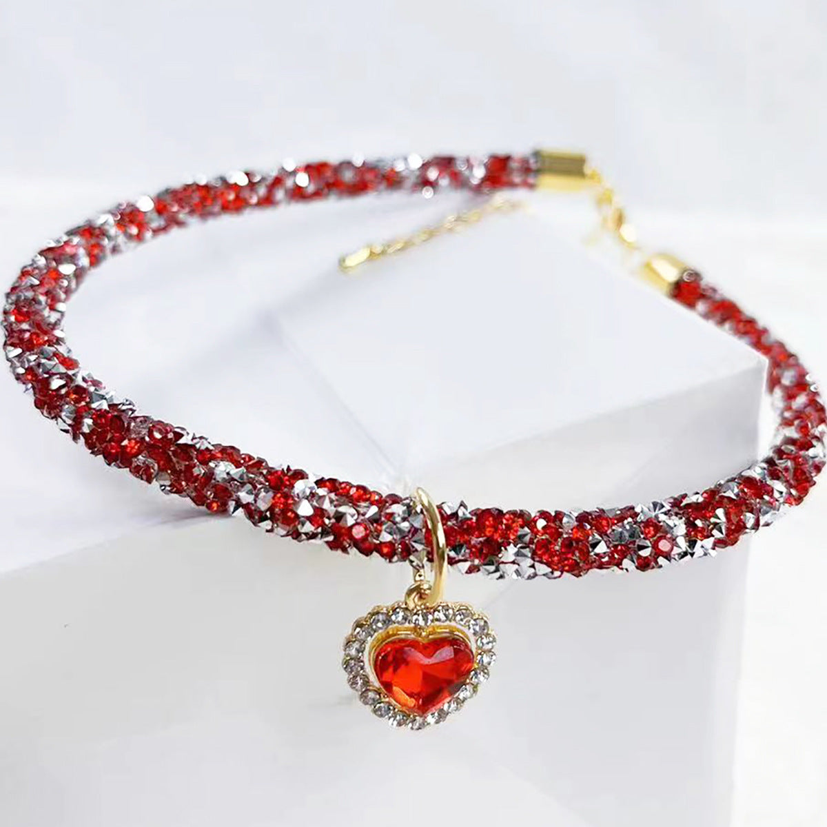 Collier pour chat avec pendentif cœur à bijoux, strass réfléchissants pour fête