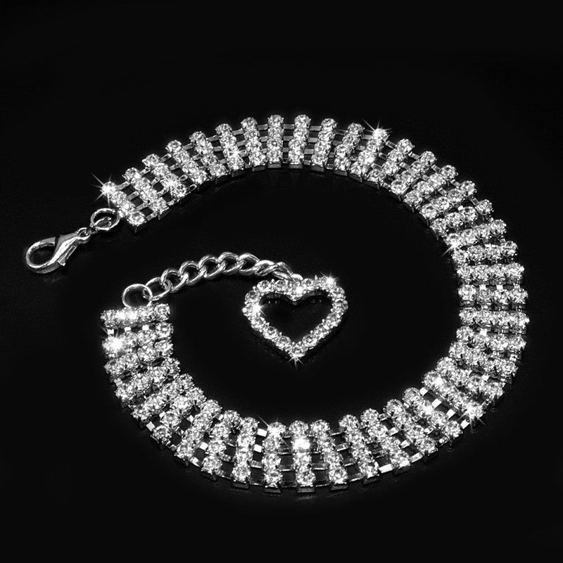 Collier pour animaux en strass à quatre rangées pour chiens et chats avec chaîne en forme de cœur