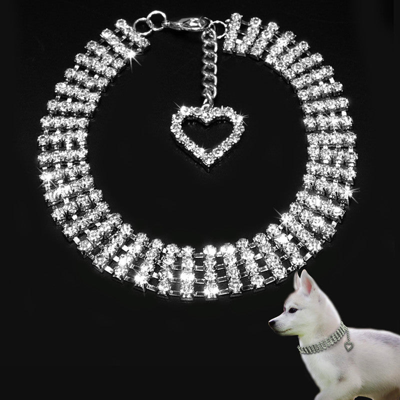 Collier pour animaux en strass à quatre rangées pour chiens et chats avec chaîne en forme de cœur