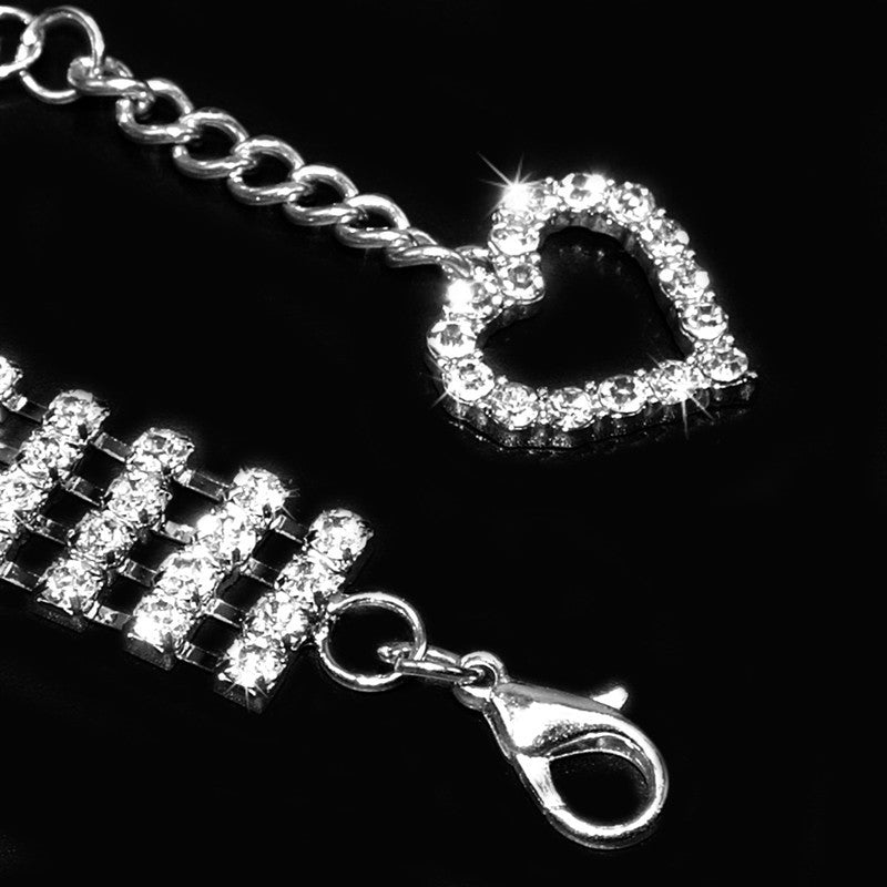 Collier pour animaux en strass à quatre rangées pour chiens et chats avec chaîne en forme de cœur