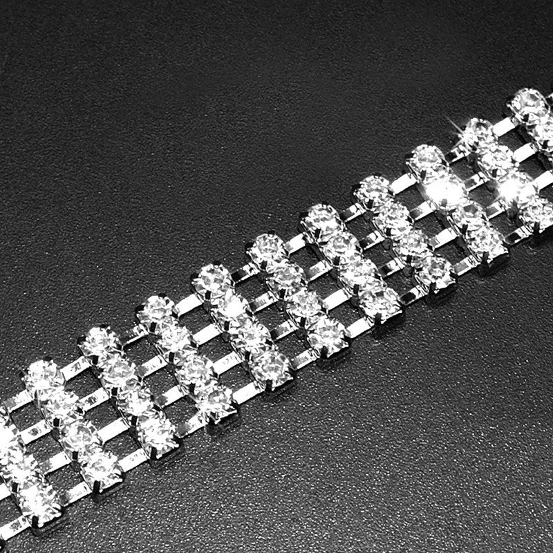 Collier pour animaux en strass à quatre rangées pour chiens et chats avec chaîne en forme de cœur